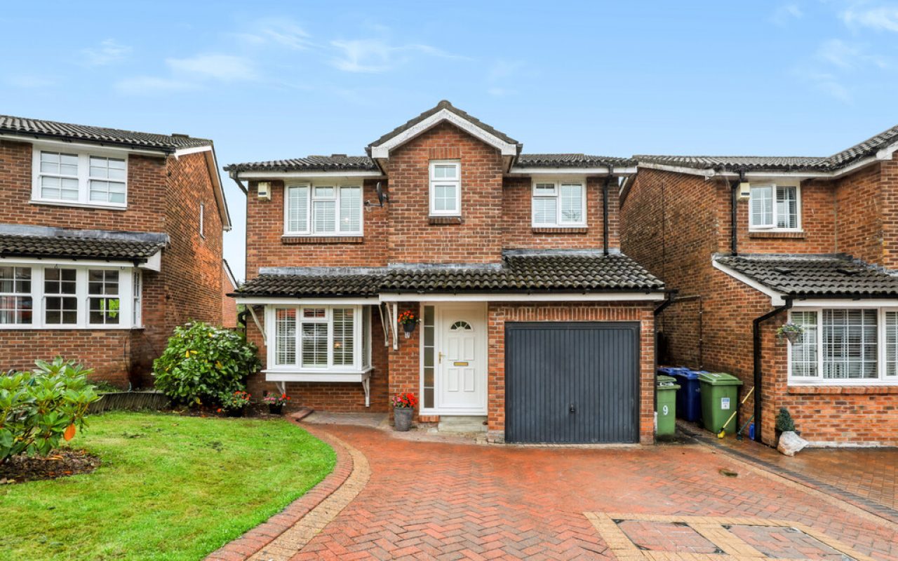 Helen Way, Alexandria G83 9PJ